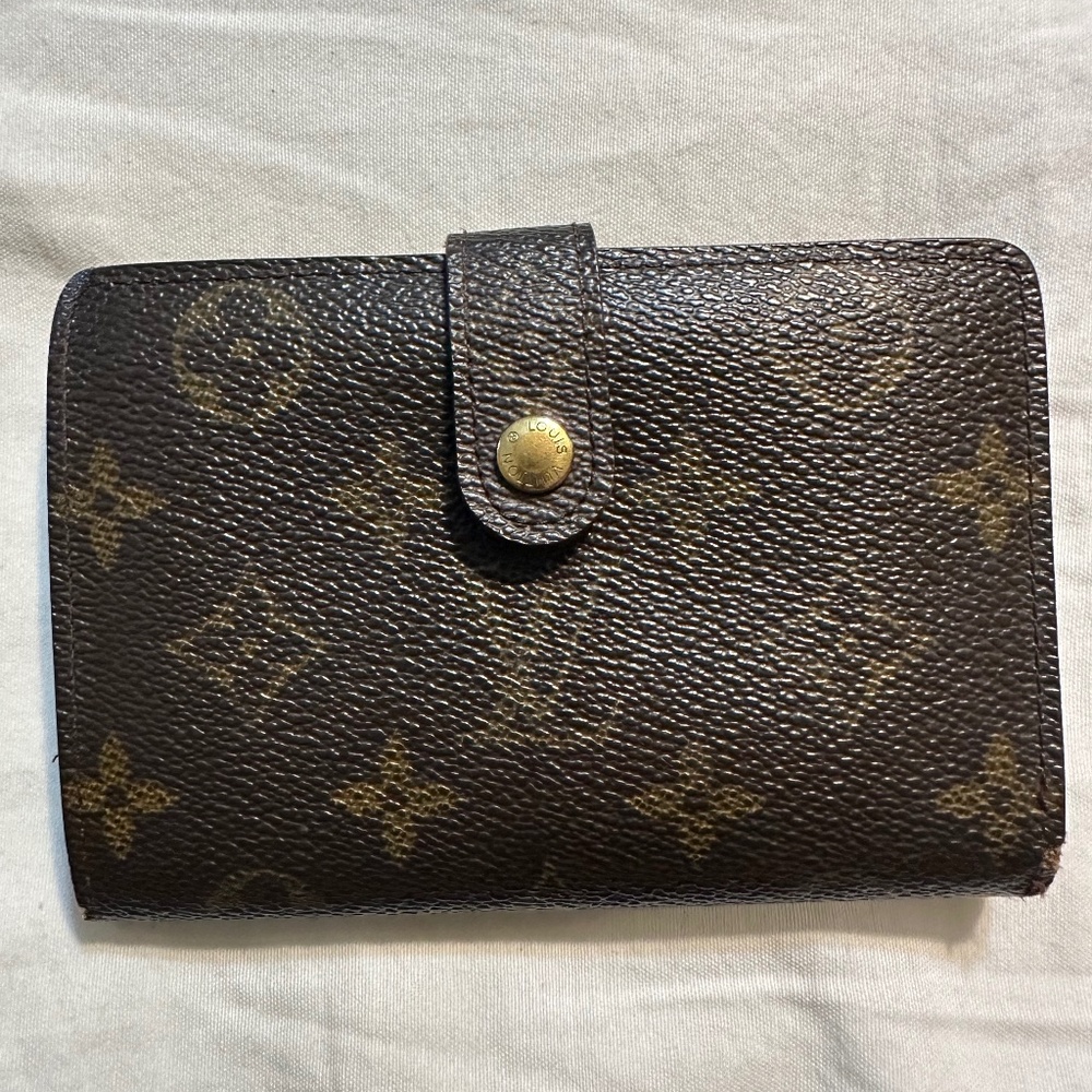 LV Vintage kisslock wallet